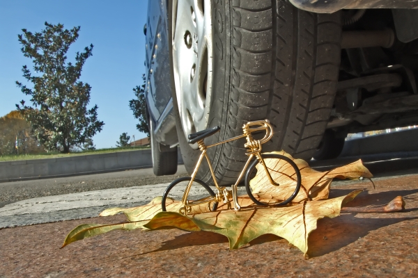 bici-sotto-la-ruota